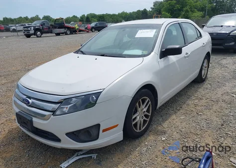 2011 Ford Fusion S z USA, uszkodzony, nr VIN 3FAHP0GA4BR268362